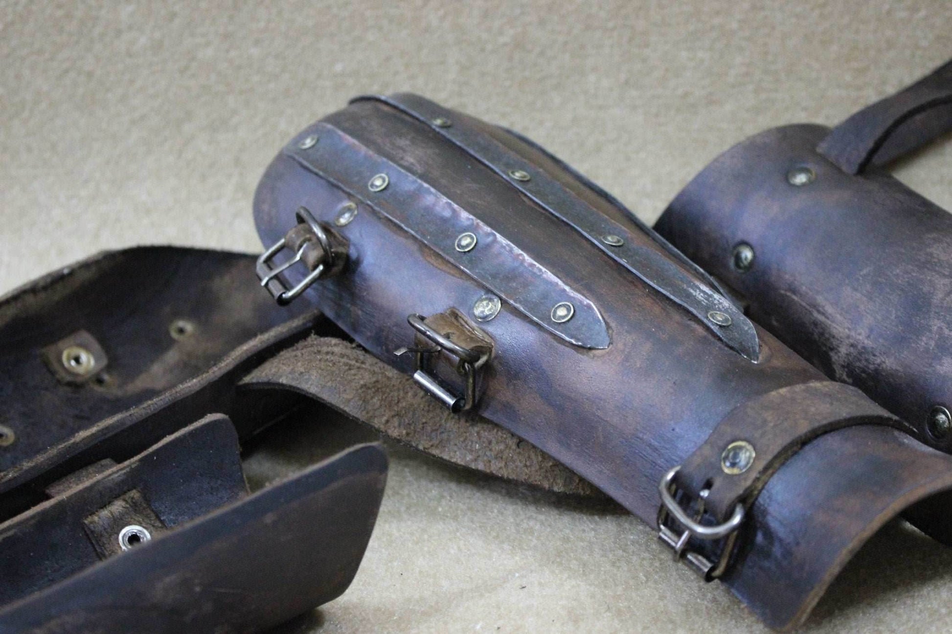Viking leather bracers - brown (as pictured) / For two hands