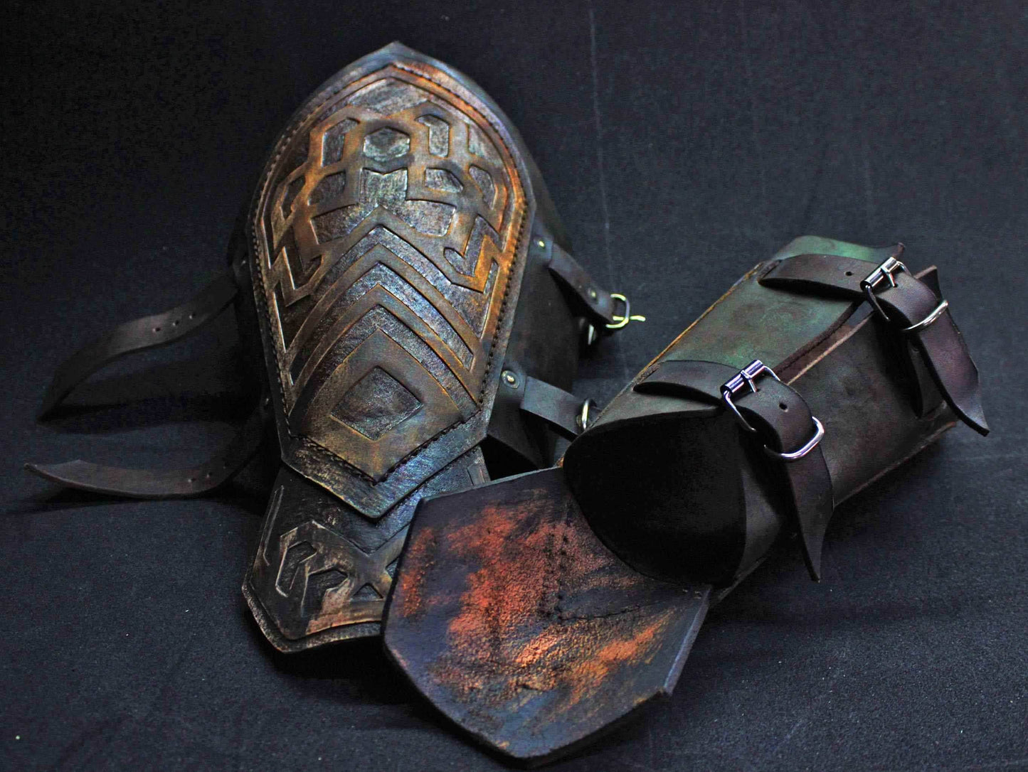 Thorin's leather bracers (Lord of the Rings) - brown (as pictured) / For one hand