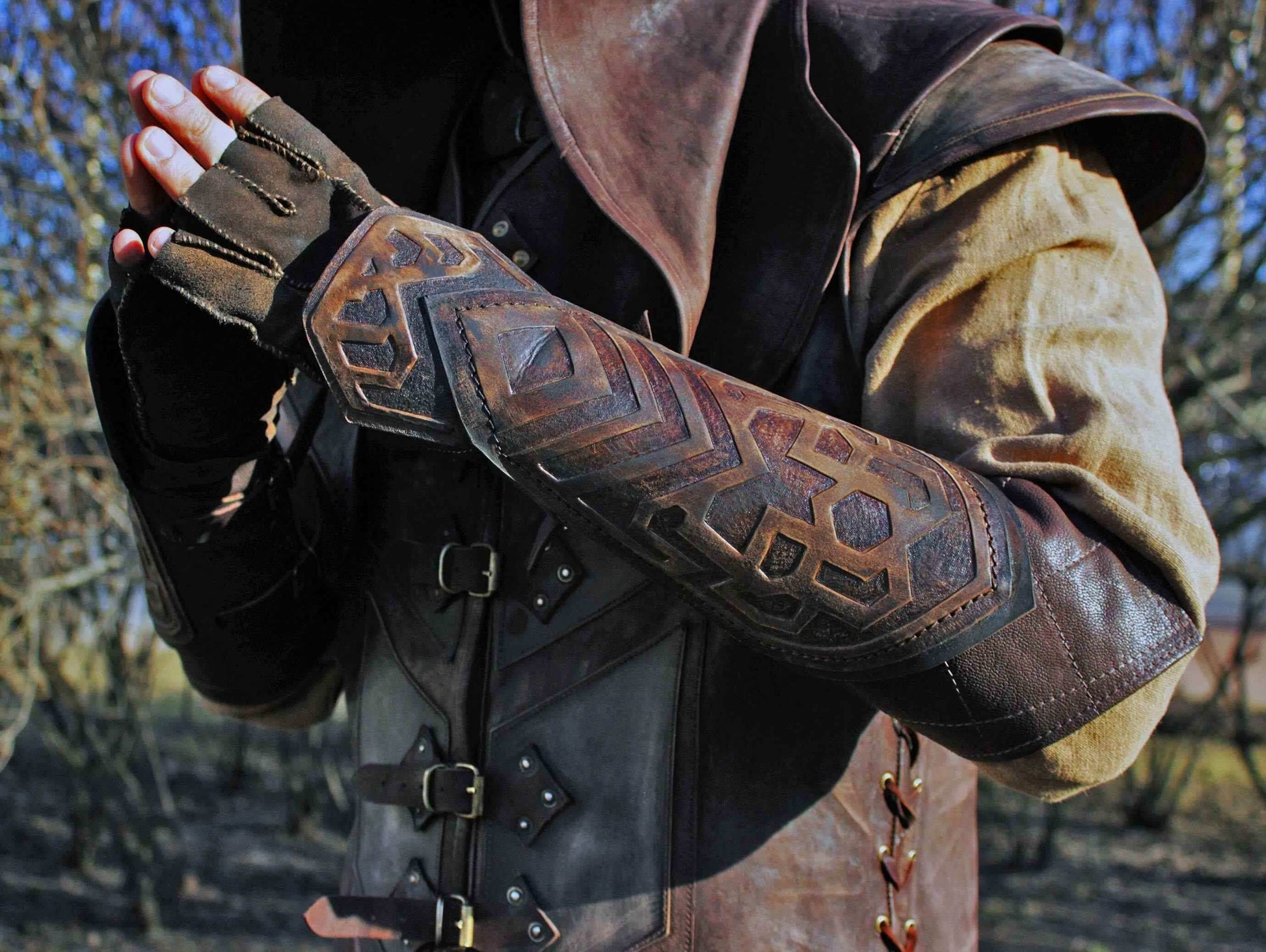 Thorin's leather bracers (Lord of the Rings) - brown (as pictured) / For one hand