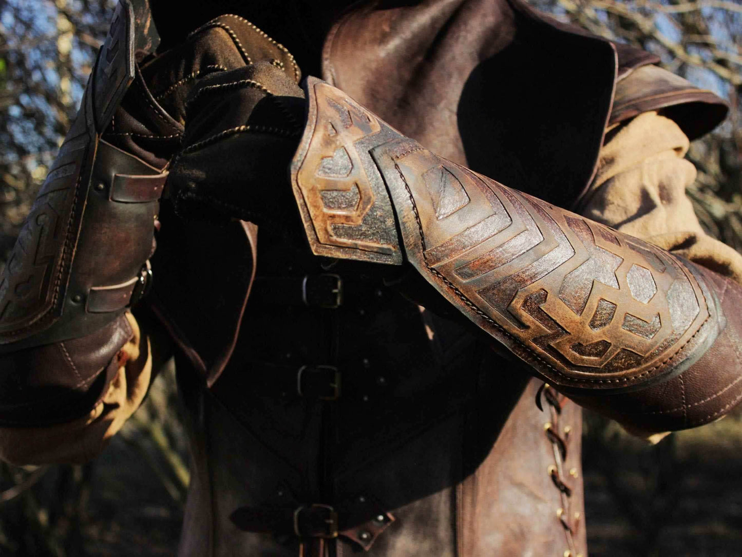 Thorin's leather bracers (Lord of the Rings) - brown (as pictured) / For one hand