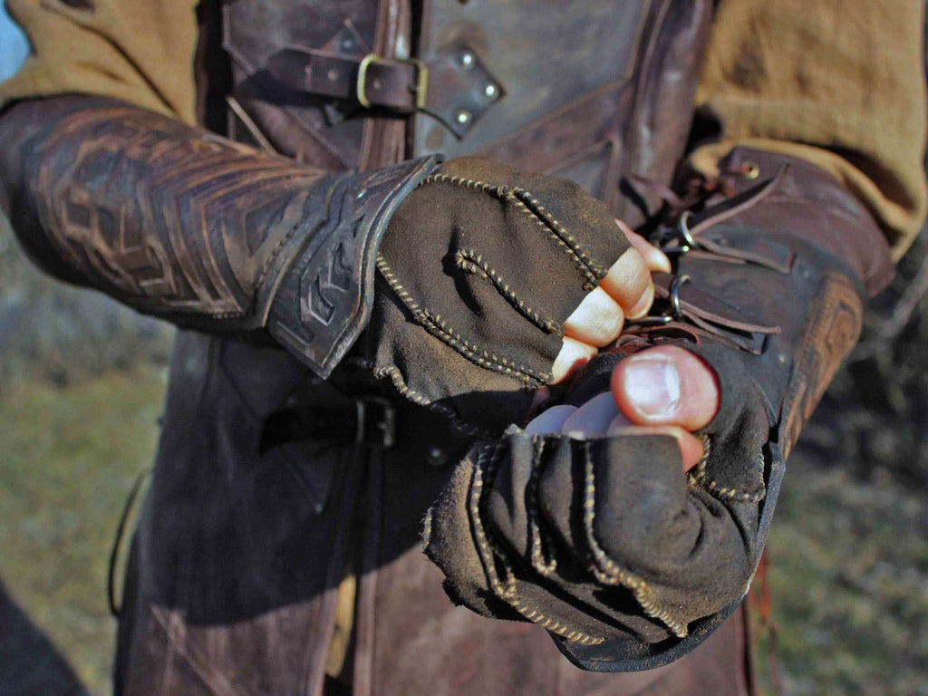 Thorin's leather bracers (Lord of the Rings) - brown (as pictured) / For one hand