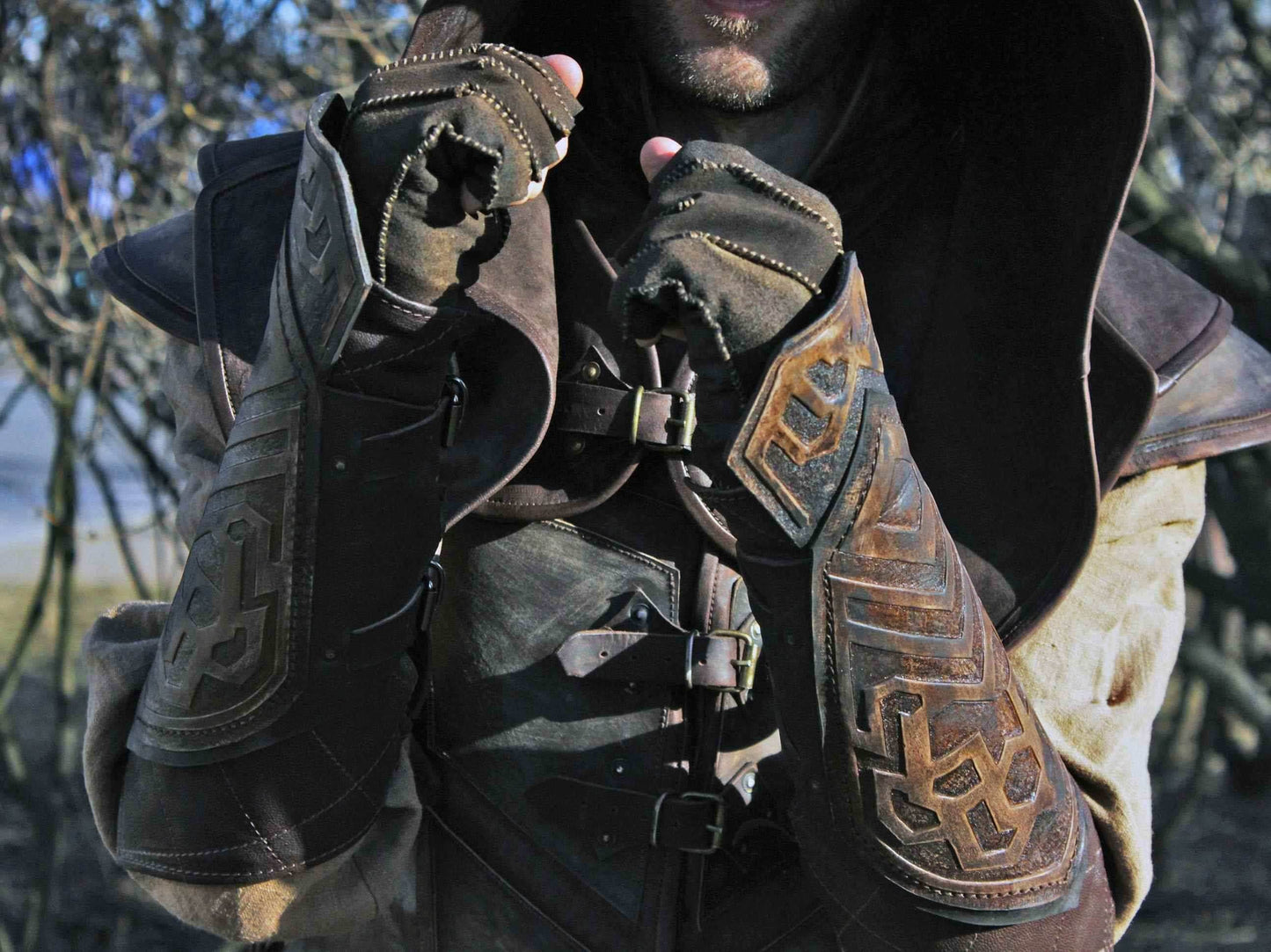 Thorin's leather bracers (Lord of the Rings) - brown (as pictured) / For one hand