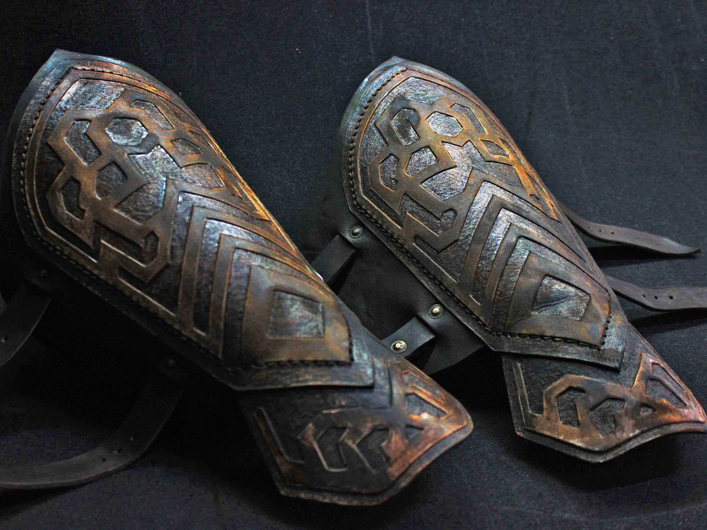 Thorin's leather bracers (Lord of the Rings) - brown (as pictured) / For one hand