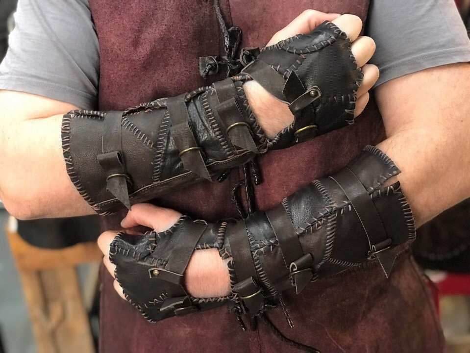 Ivar battler leather glove (Vikings) - one right-hand glove / Brown (as on photo)