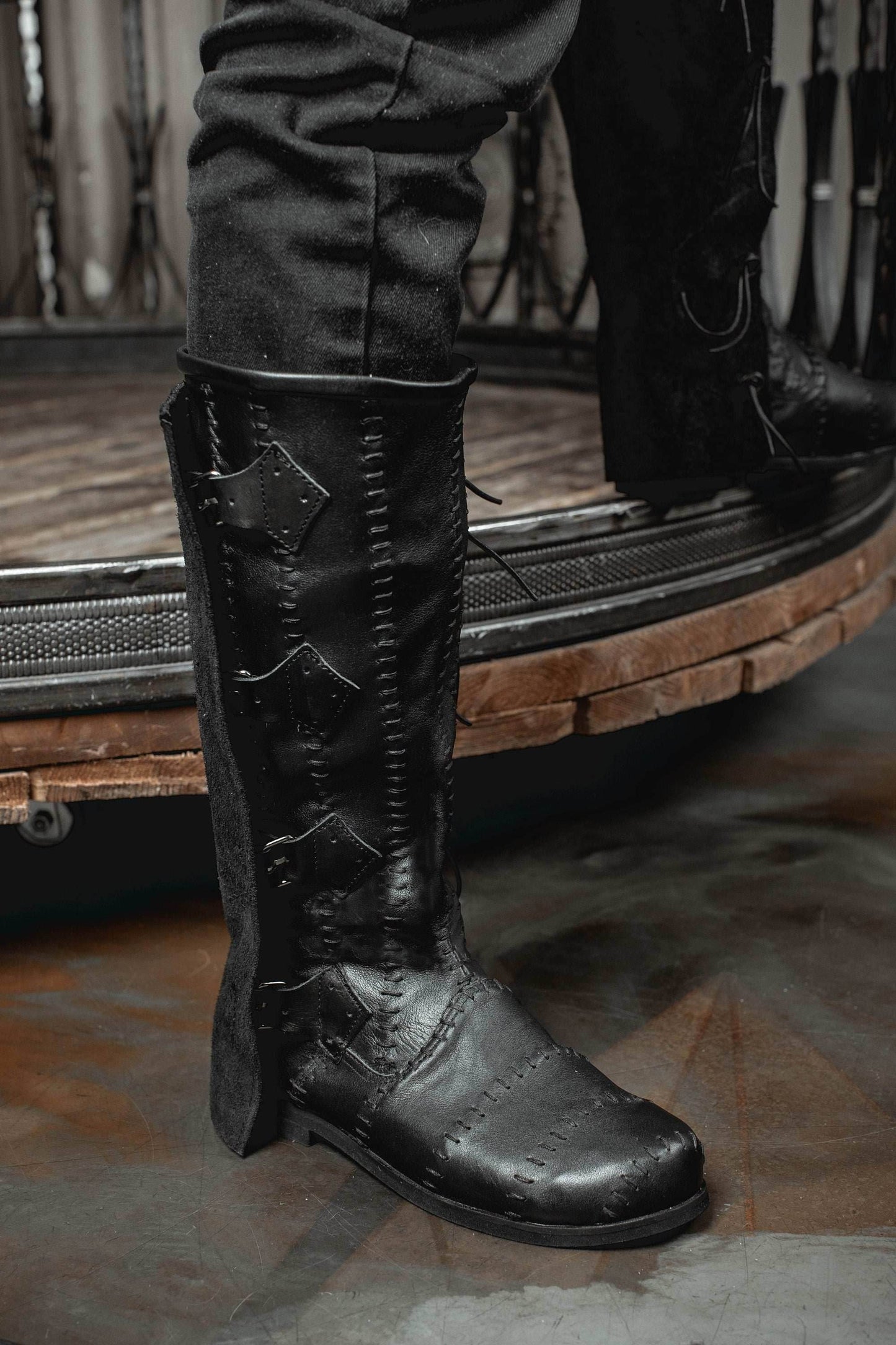 Medieval leather high boots with buckles - Black / 5