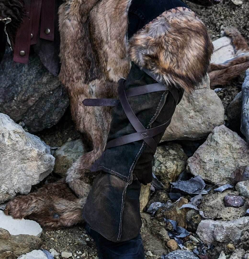 Medieval greaves with fur - 5