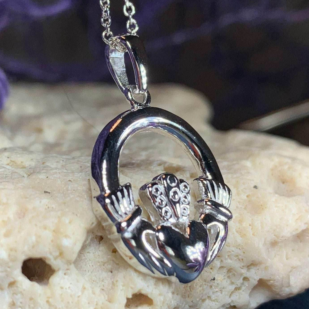 Lylah Claddagh Necklace - 18