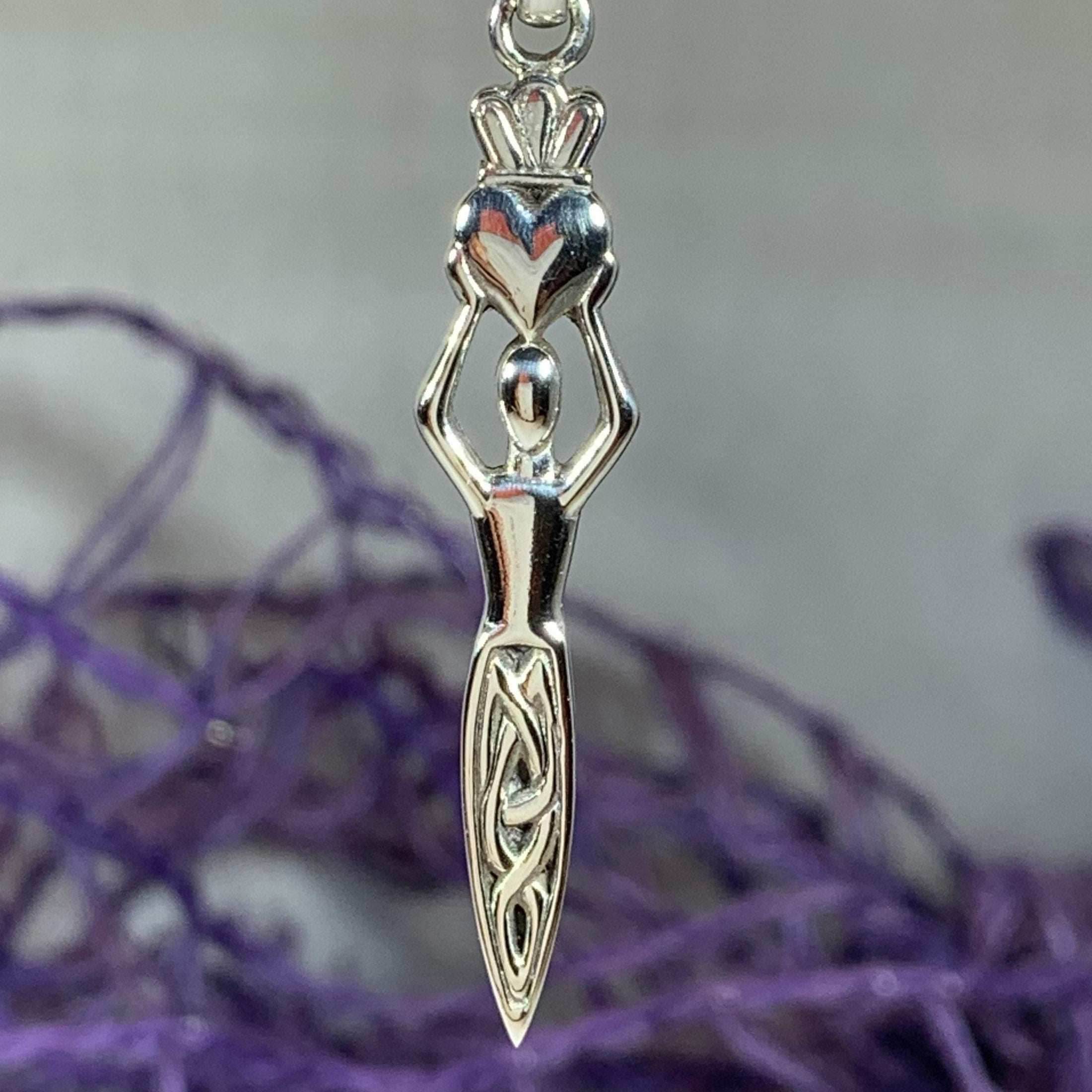 Danu Claddagh Necklace - 18