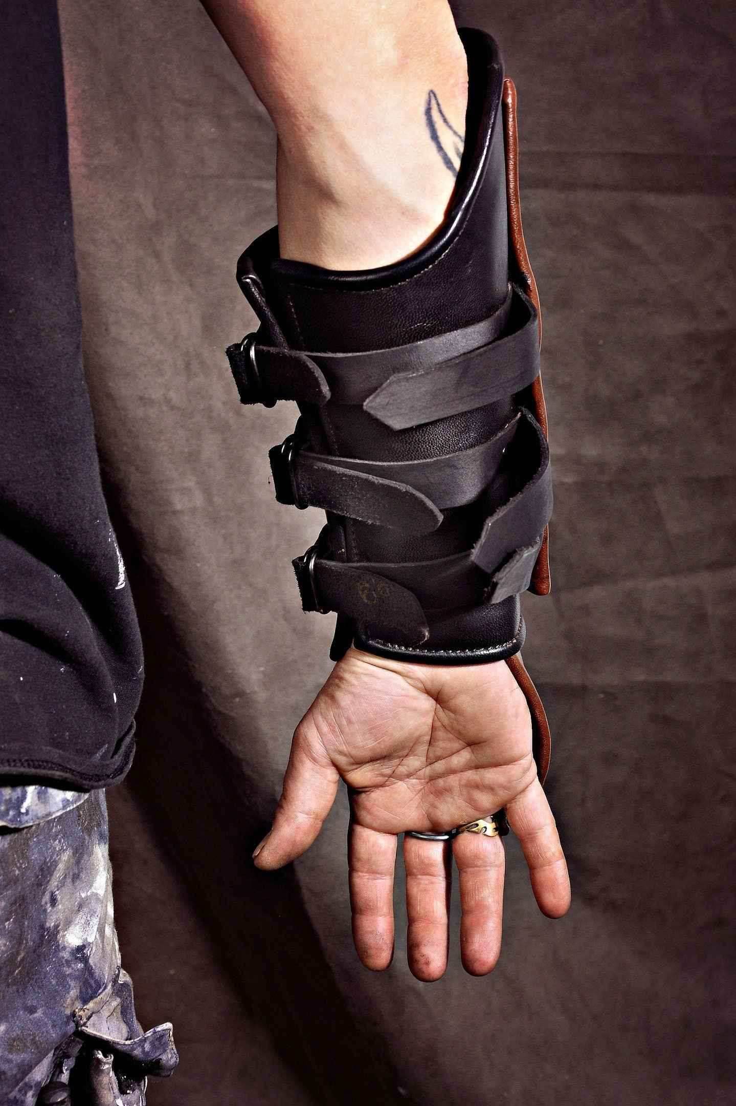 Hiccup's bracers (How to train your dragon 3) - for one hand