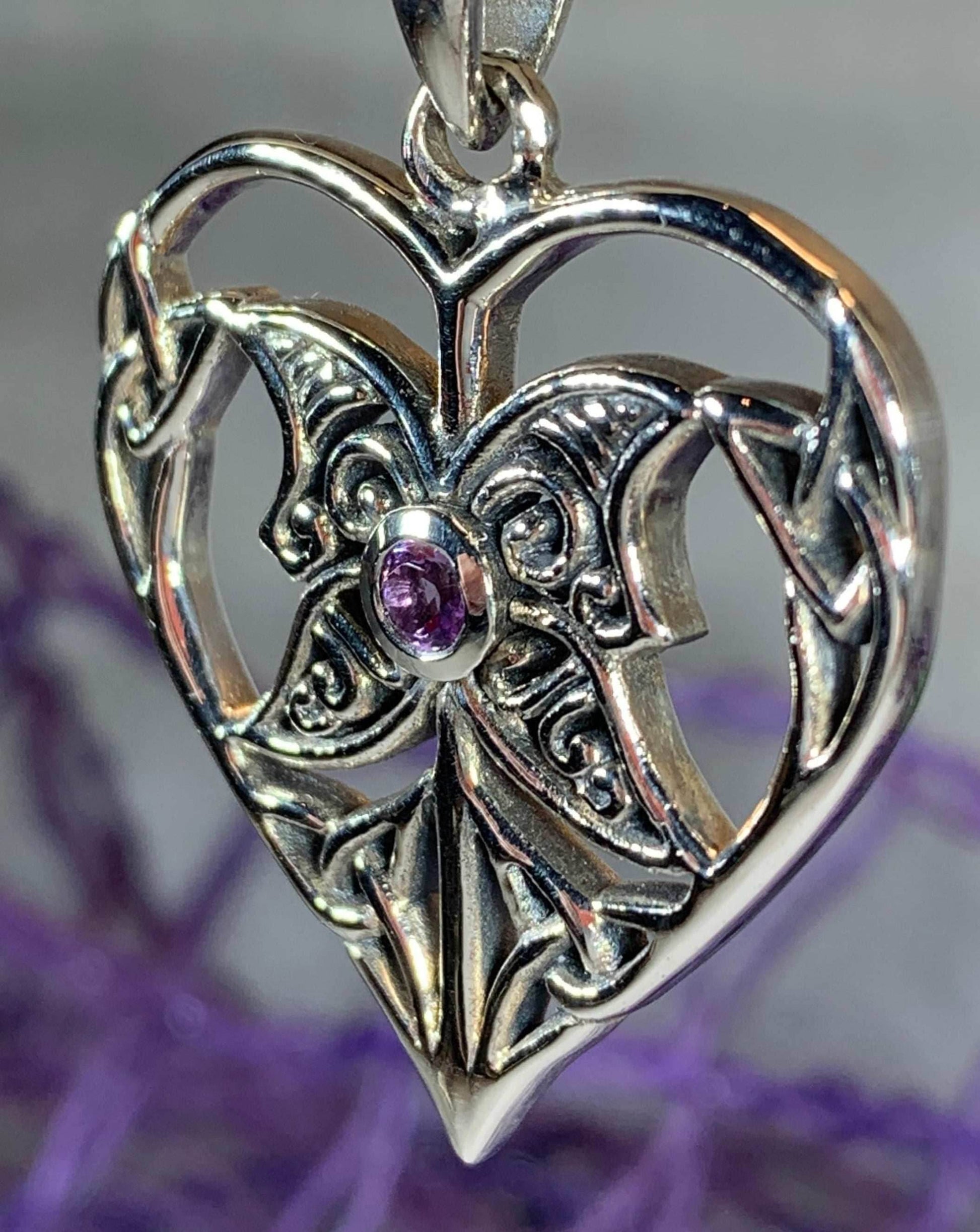 Lumina Heart Necklace - Amethyst / 18