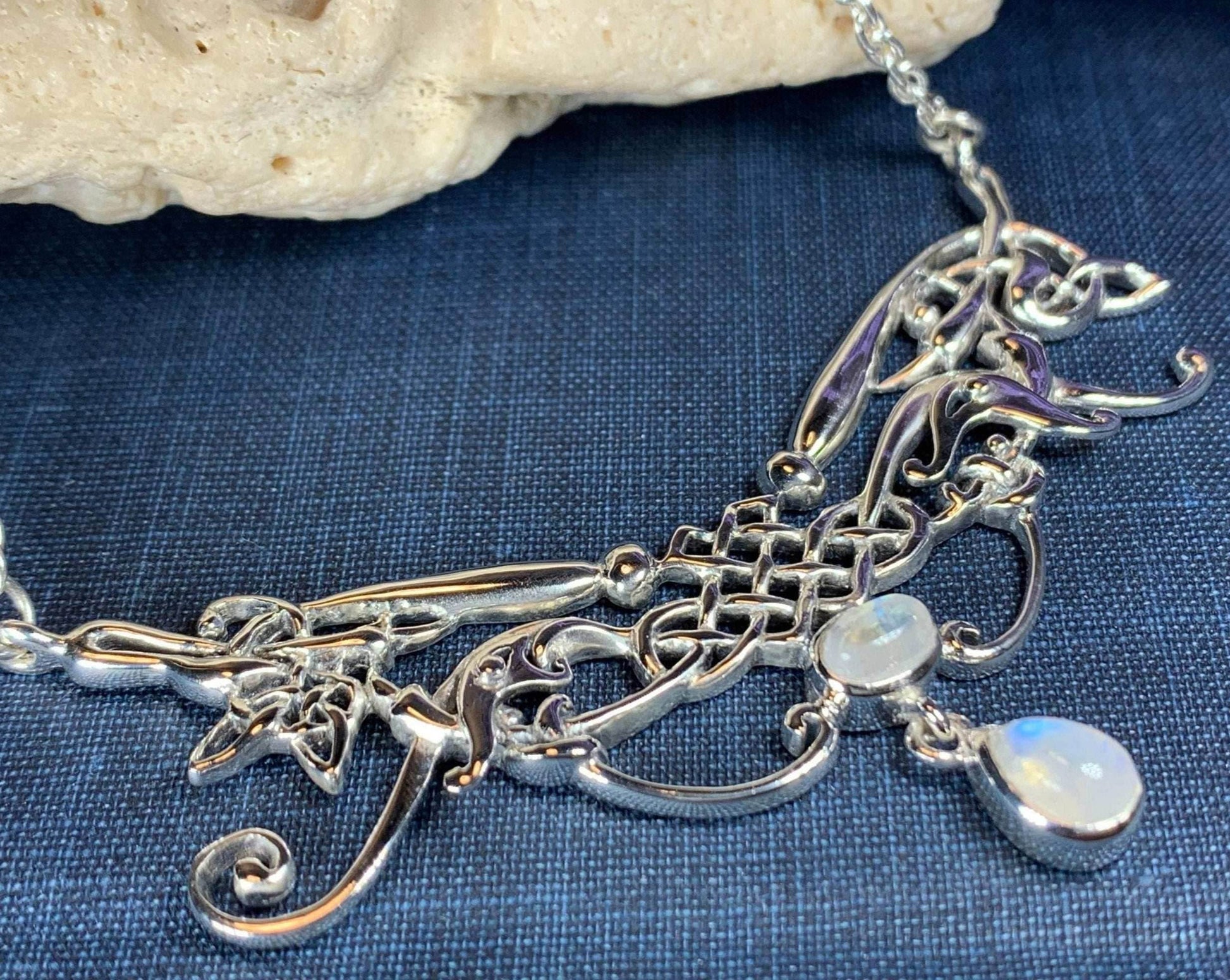 Aife Goddess Celtic Knot Necklace - Amethyst