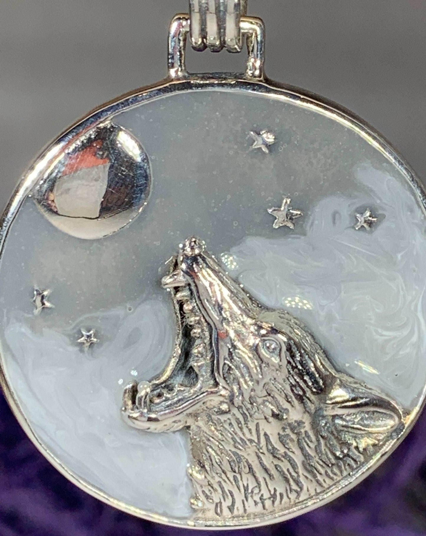 Midnight Wolf Necklace - 18