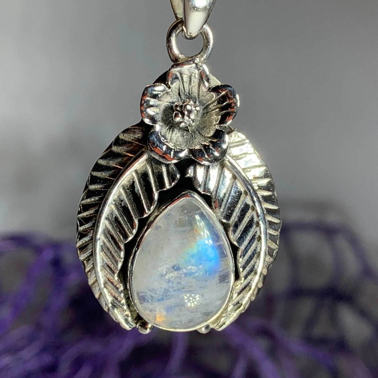Celtic Leaf Necklace - Labradorite