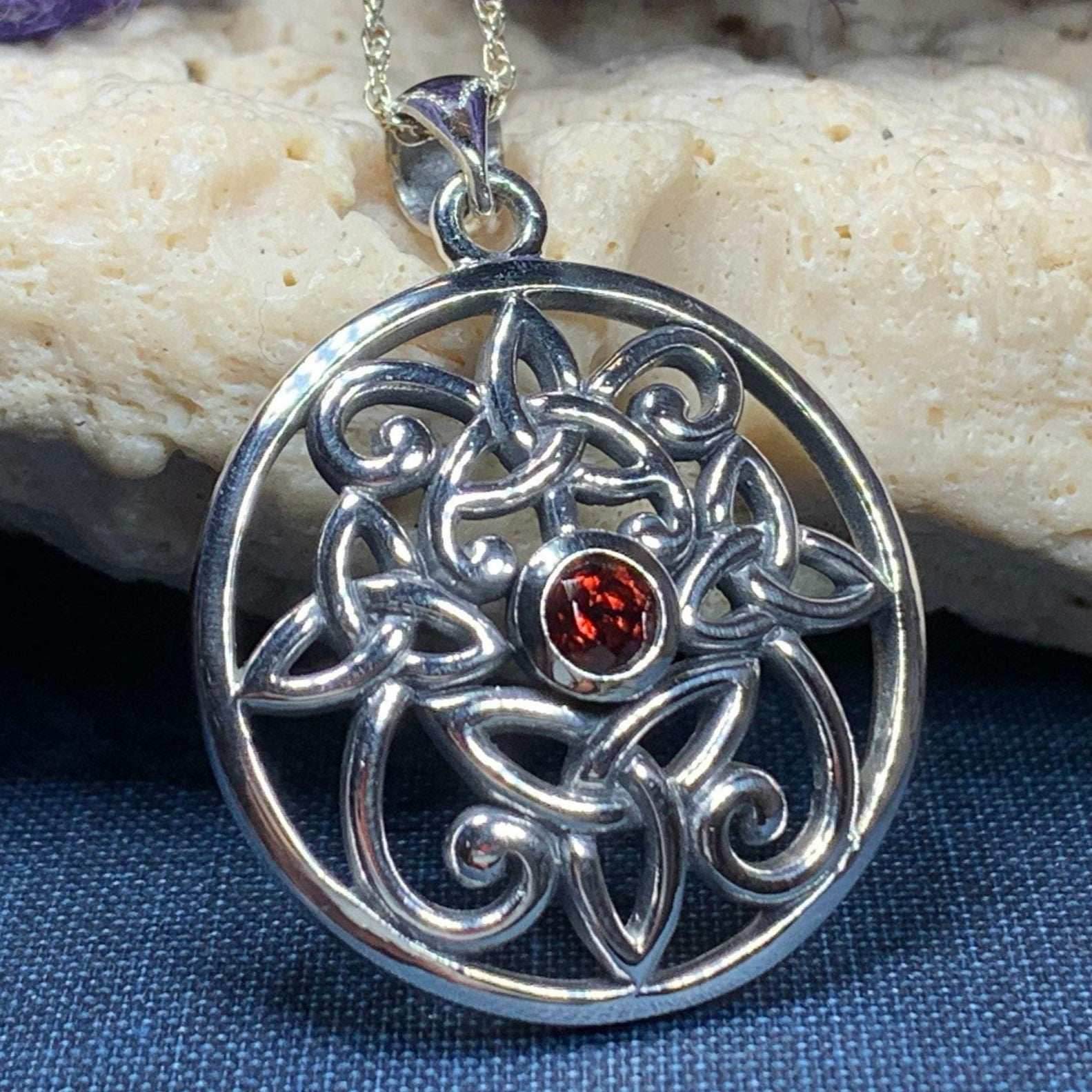 Oifa Trinity Knot Necklace - 18