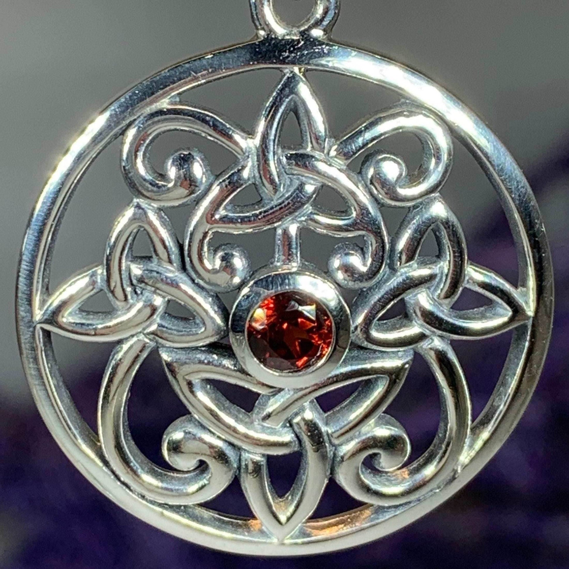 Oifa Trinity Knot Necklace - 18