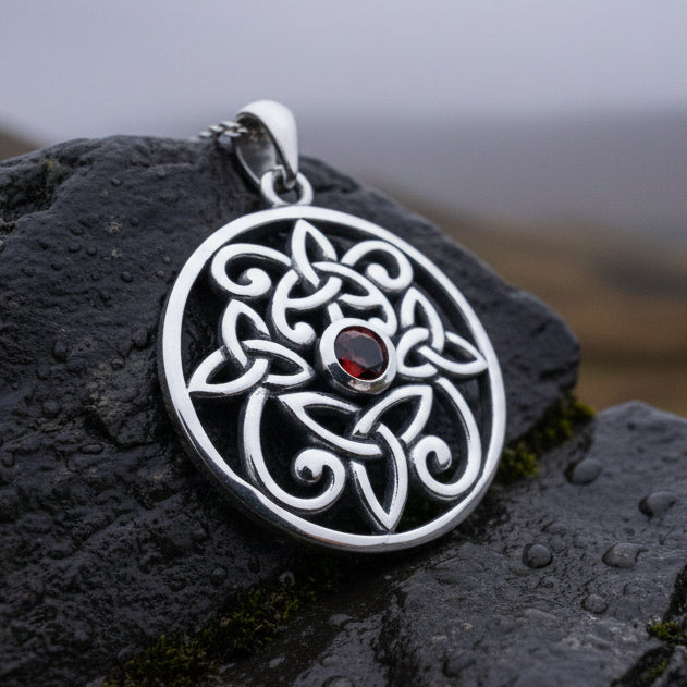 Oifa Trinity Knot Necklace
