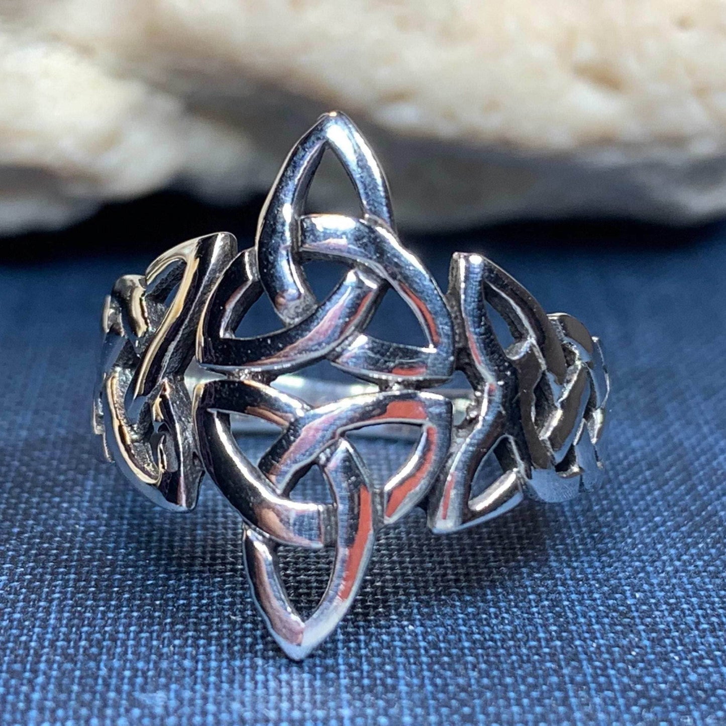 Double Trinity Knot Ring - 8