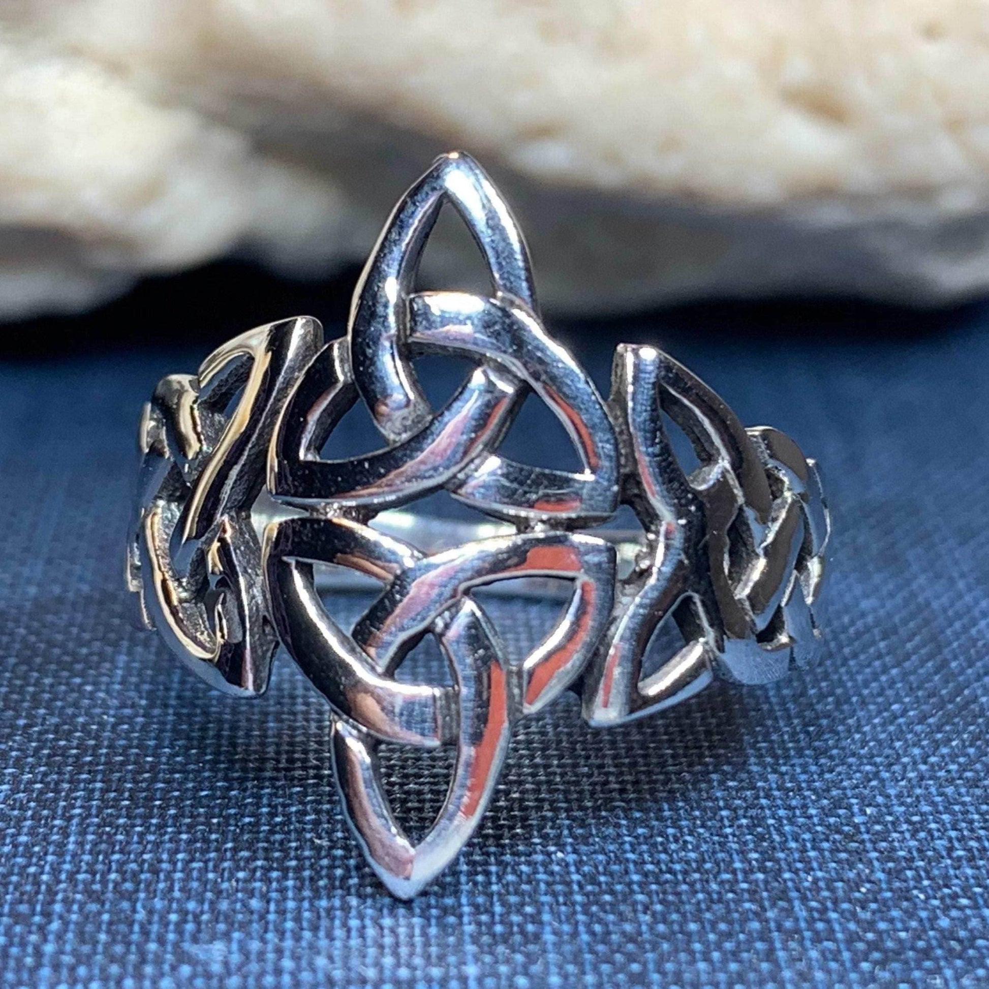 Double Trinity Knot Ring - 8
