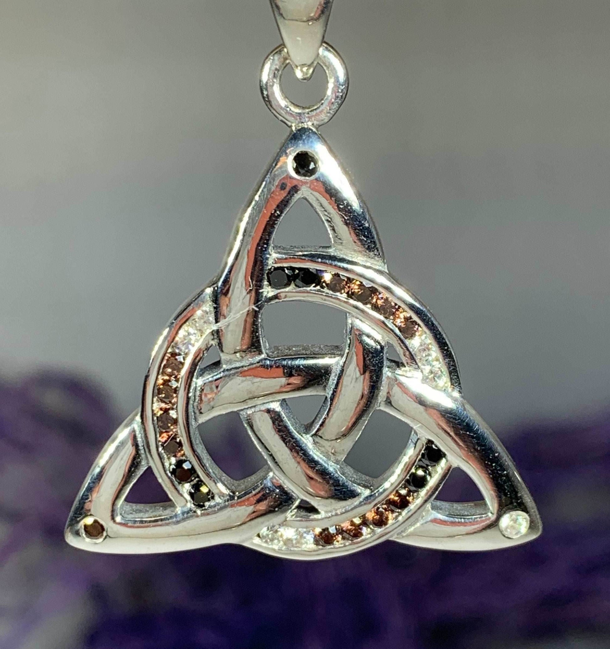 Ombre Trinity Knot Necklace - 18