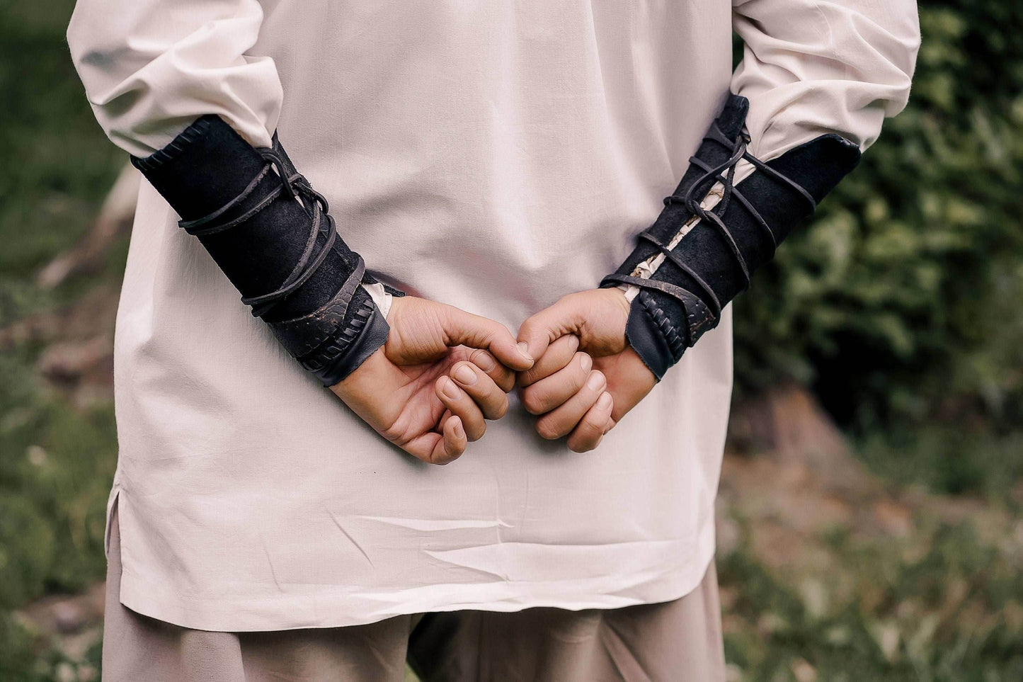 Viking leather bracers - For two hands / Black