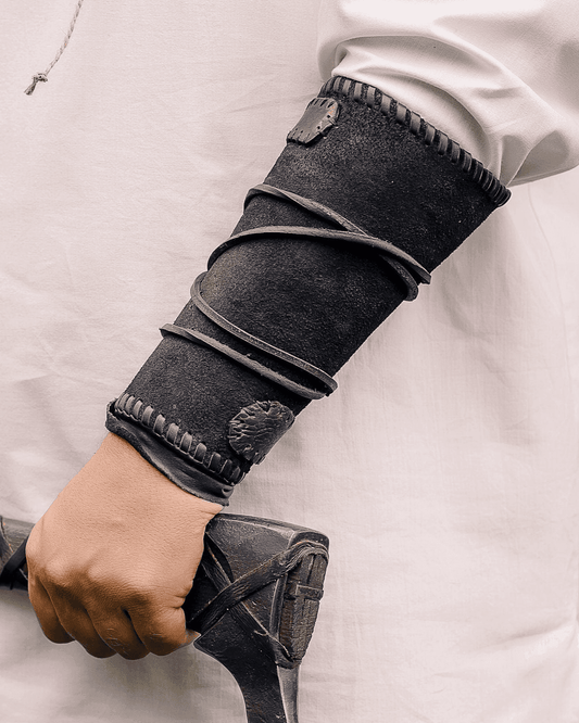 Viking leather bracers - For two hands / Black