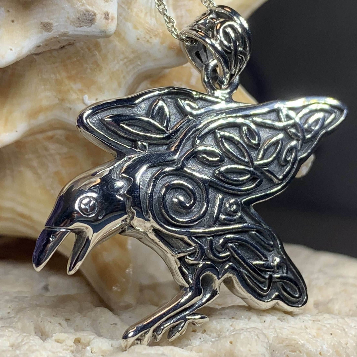 Dauntless Raven Necklace - 18