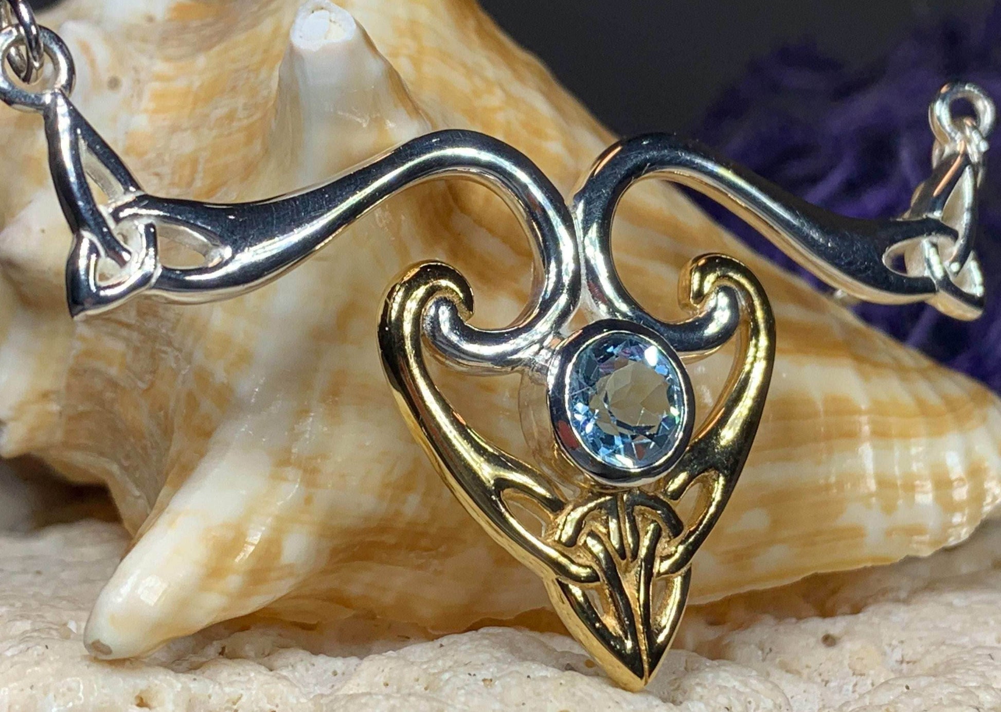 Koribella Trinity Knot Necklace - Amethyst