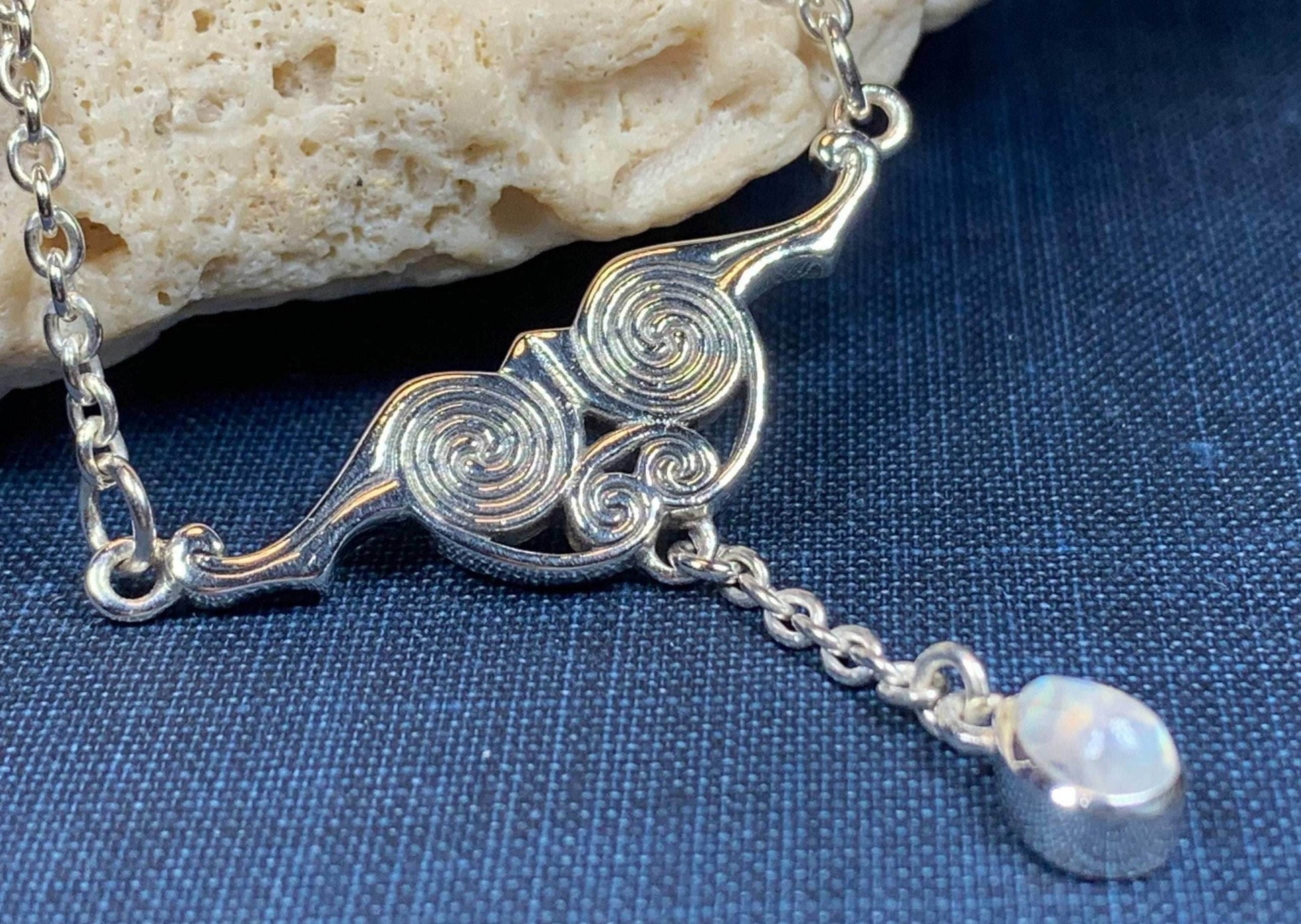 Liosa Celtic Spiral Necklace - Amethyst