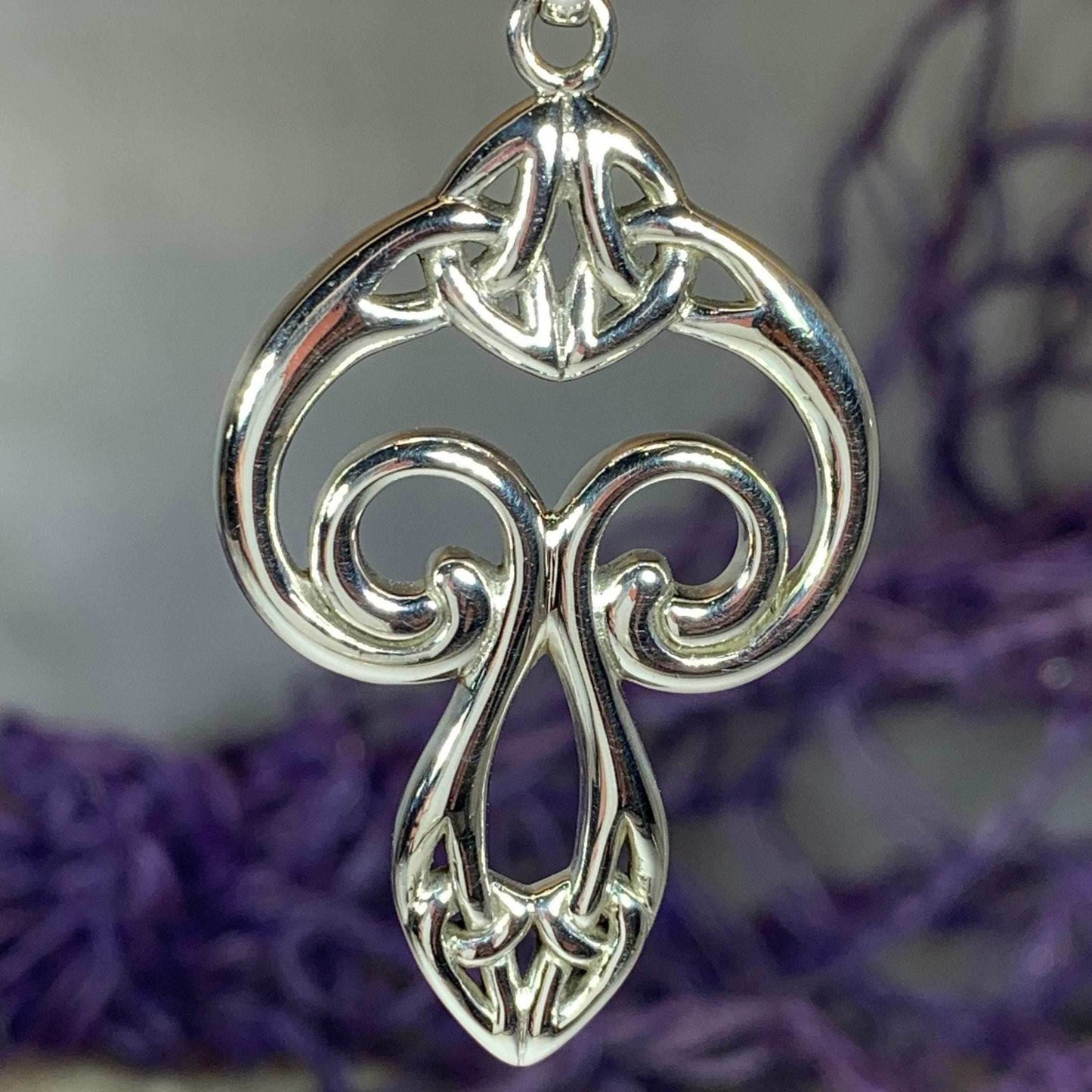 Yseult Celtic Knot Necklace - 18