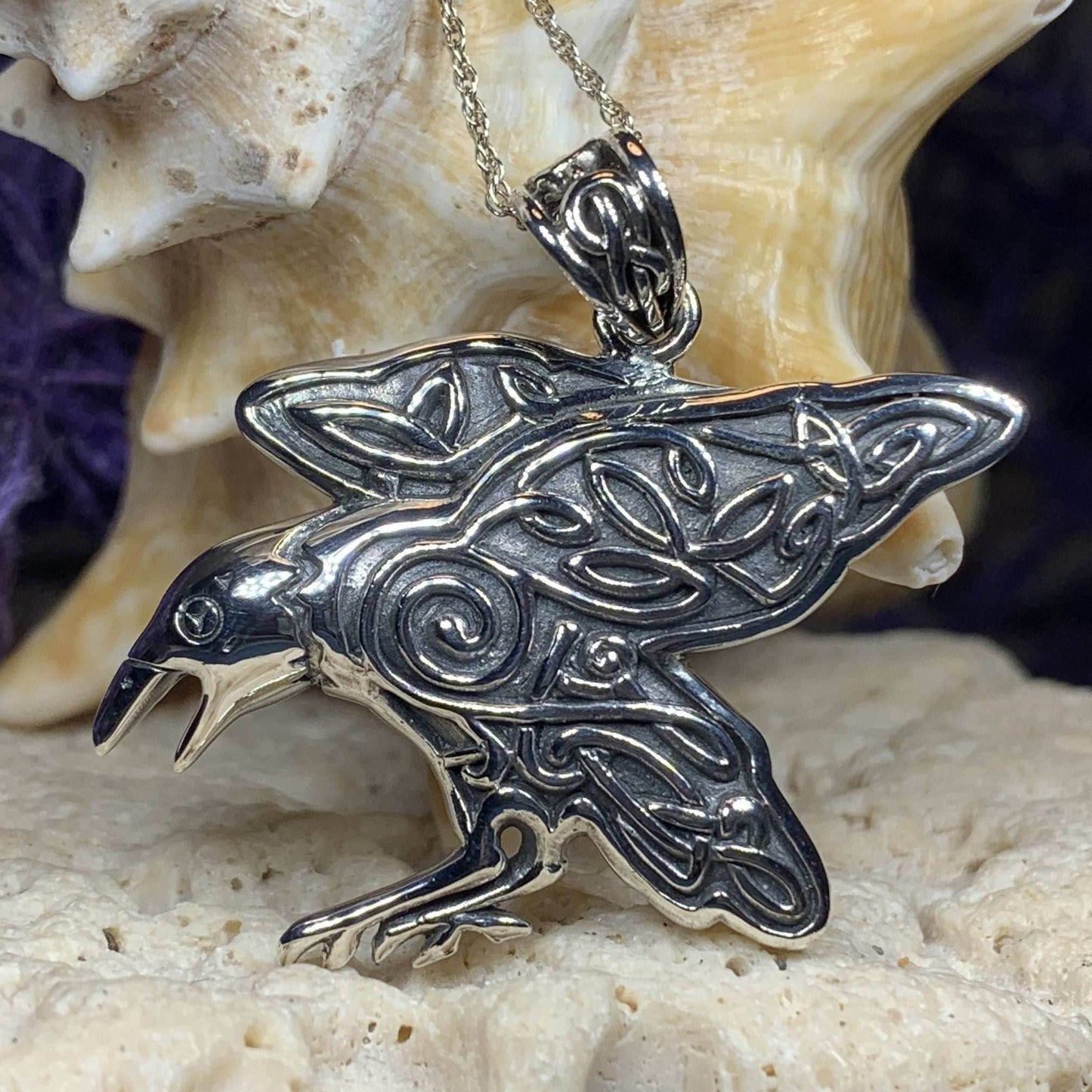 Dauntless Raven Necklace - 18