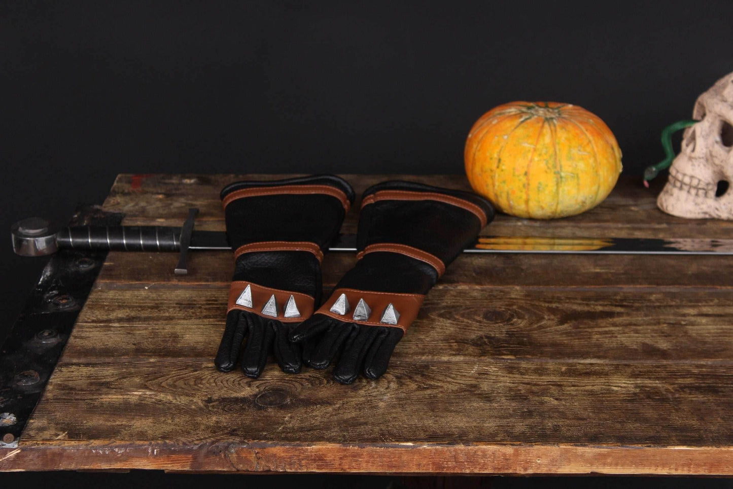 Witcher Leather Gloves (Witcher s2) - one right-hand glove / Brown (as on photo)