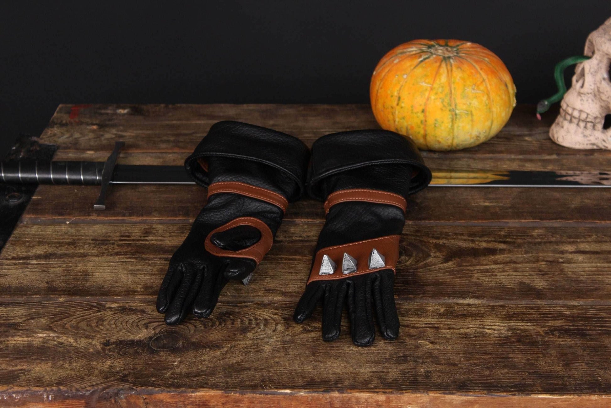 Witcher leather gloves - one right-hand glove / Brown (as on photo)