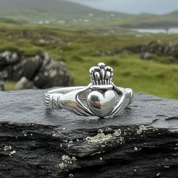 Clara Claddagh Ring