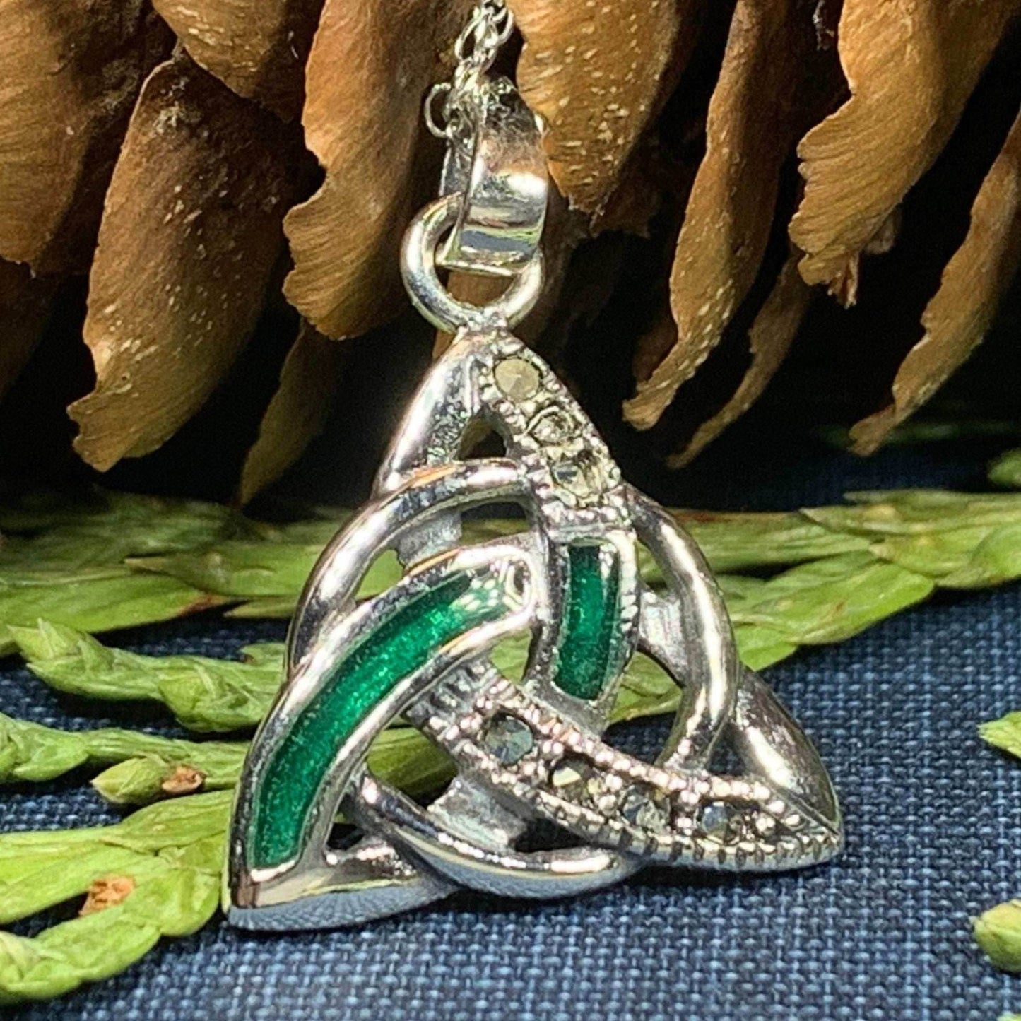 Aria Trinity Knot Necklace - 18