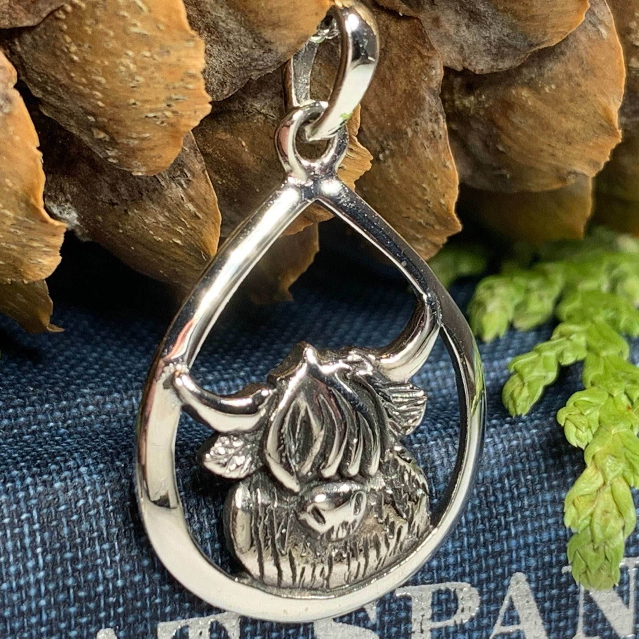 Highland Cow Necklace - 18