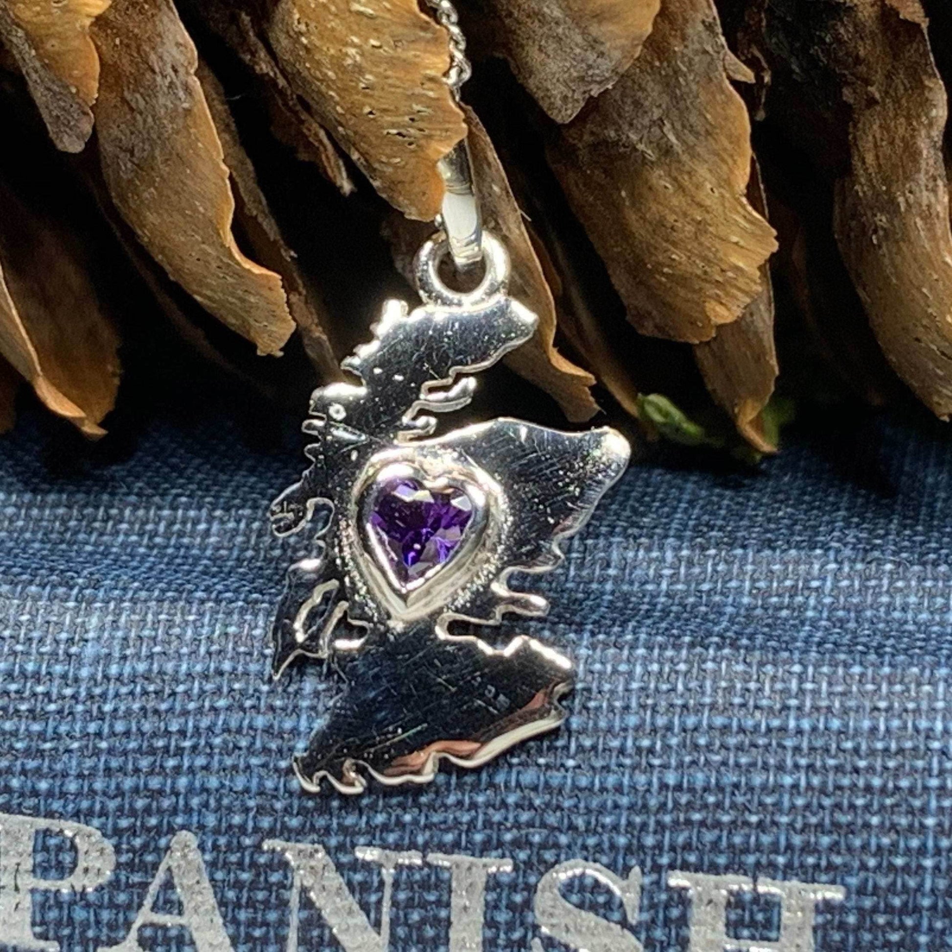Scotland Love Necklace - 18