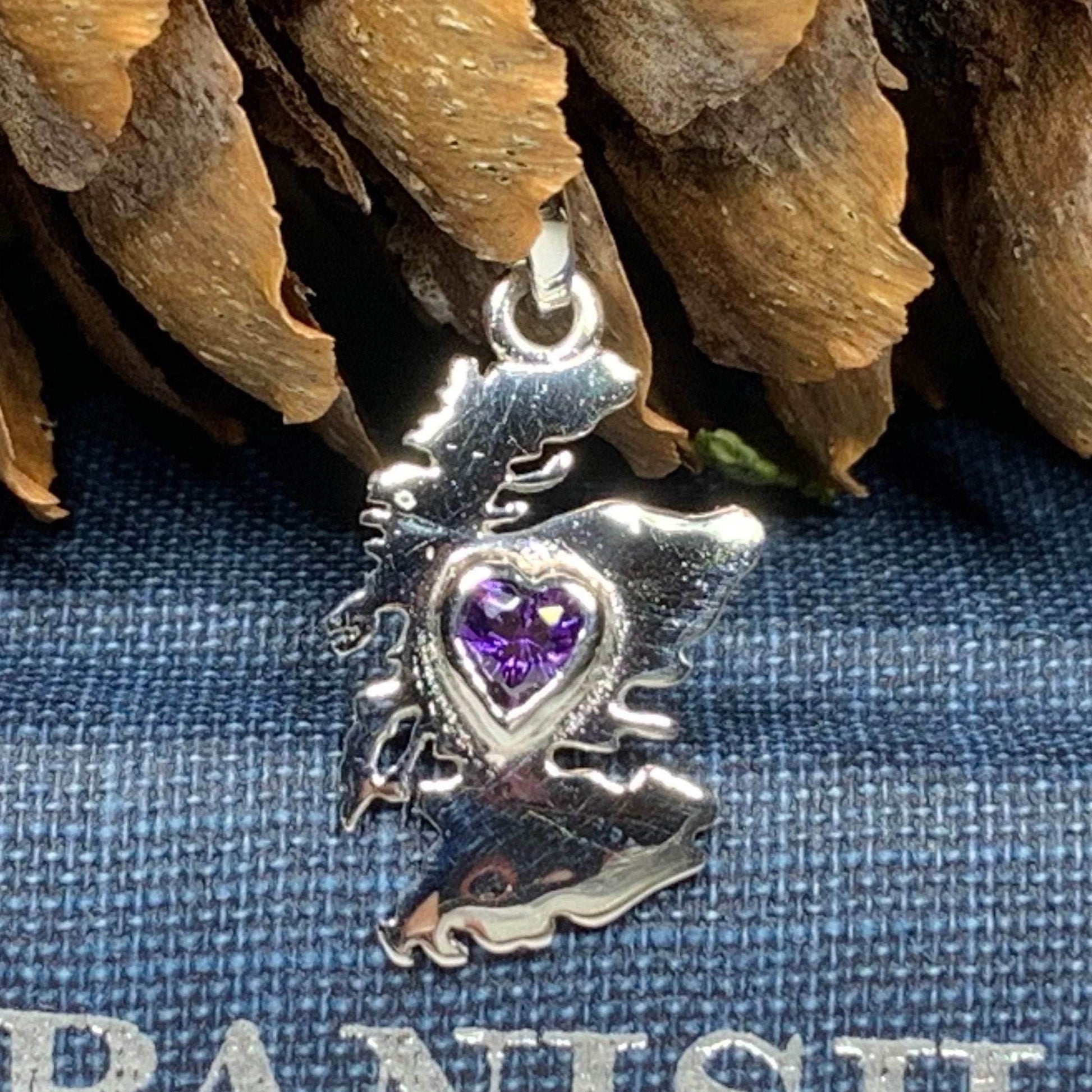 Scotland Love Necklace - 18