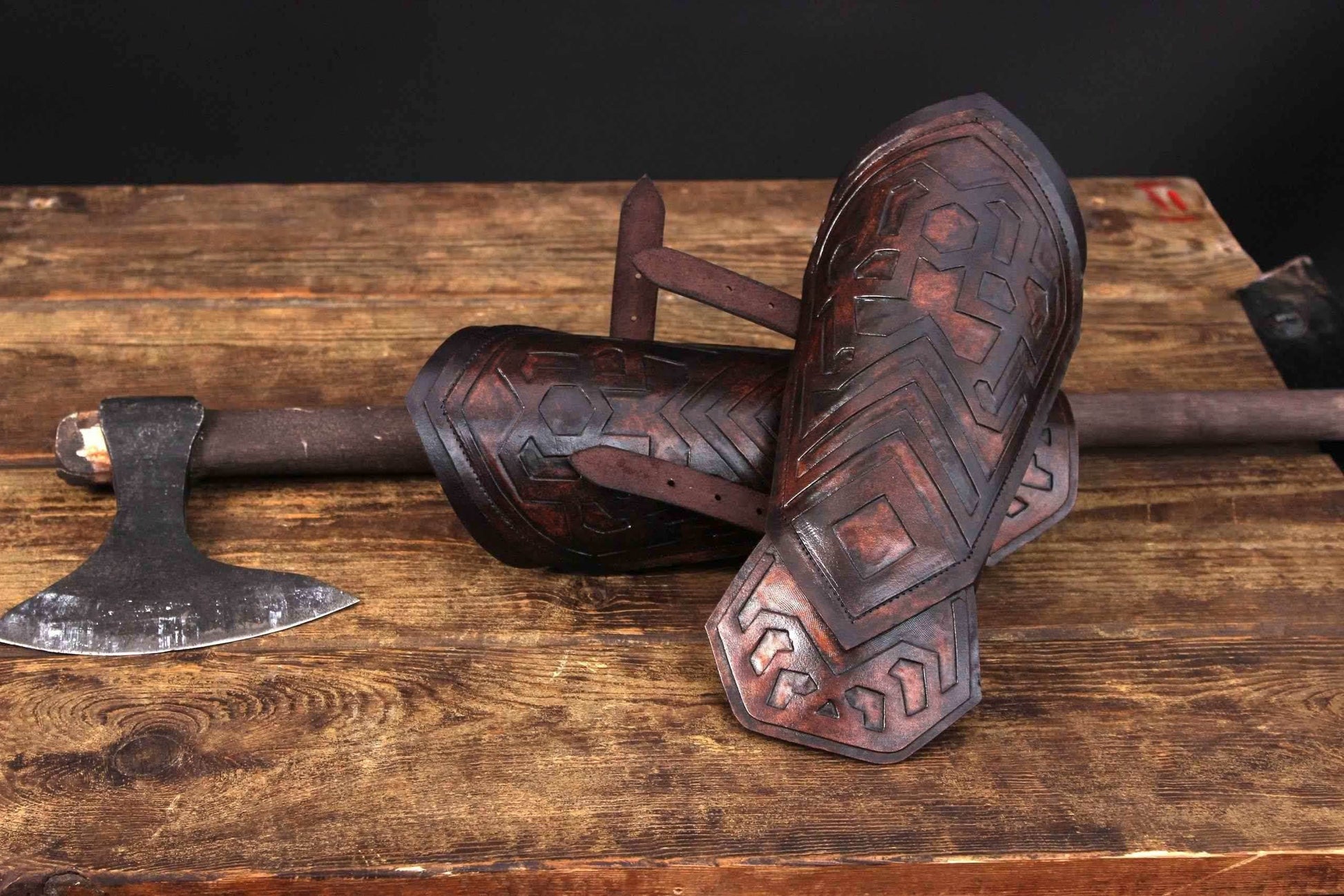 Thorin's leather bracers (Lord of the Rings) - brown (as pictured) / For one hand