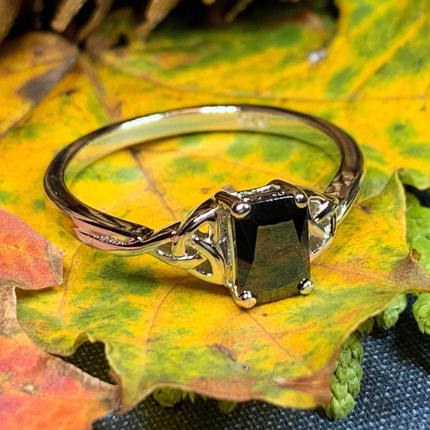 Solitaire Celtic Knot Ring - 5 / Onyx