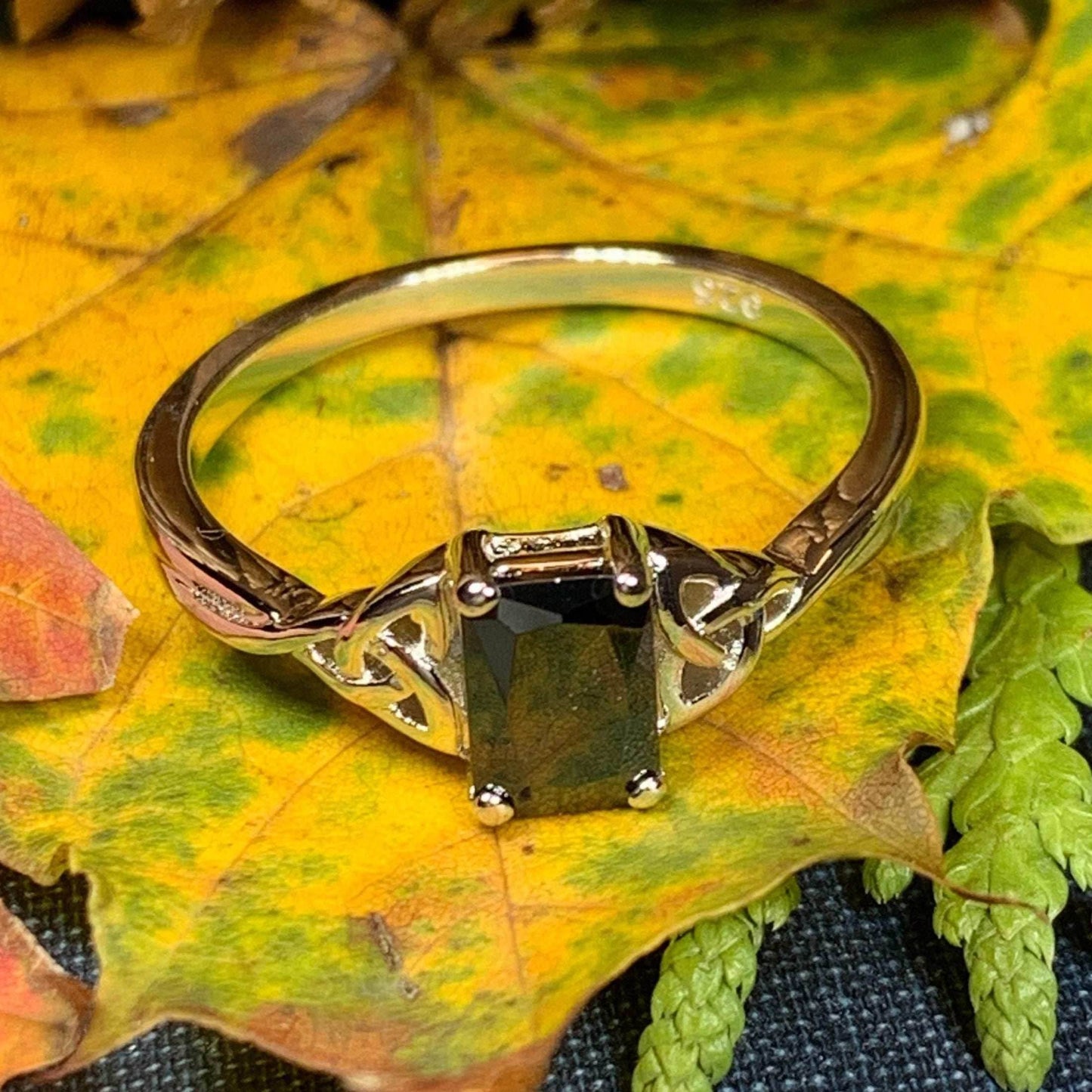 Solitaire Celtic Knot Ring - 4 / Onyx