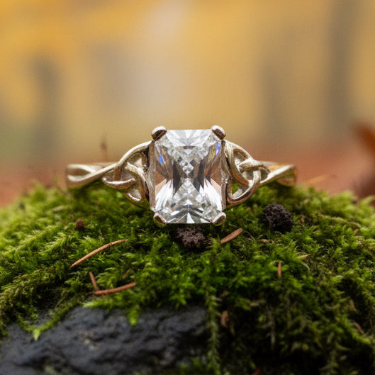 Solitaire Celtic Knot Ring