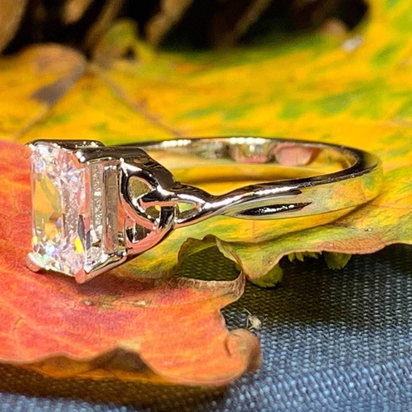 Solitaire Celtic Knot Ring - 4 / Onyx