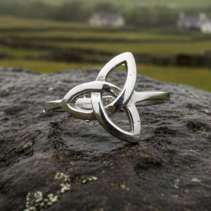 Echo Trinity Knot Ring