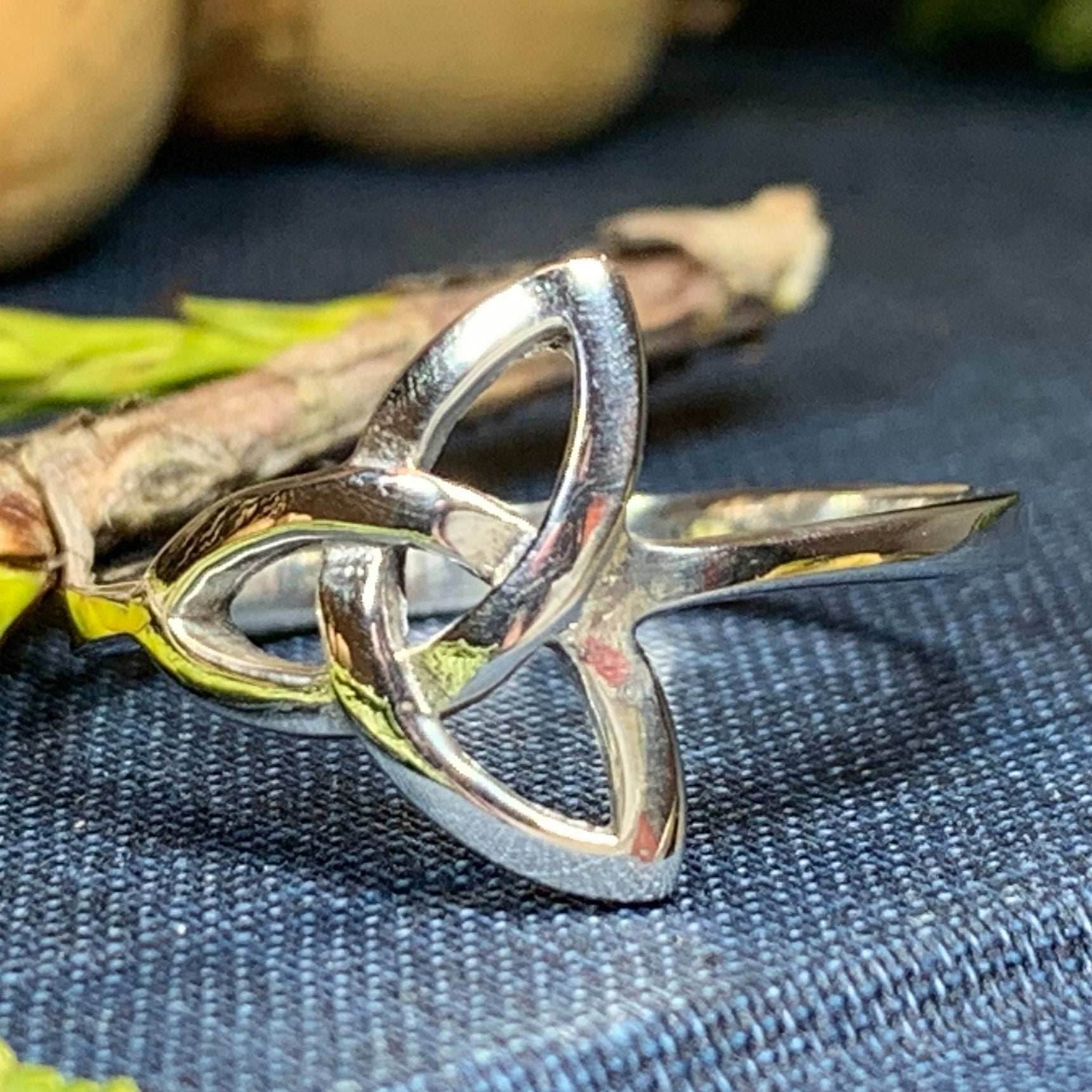 Echo Trinity Knot Ring - 6