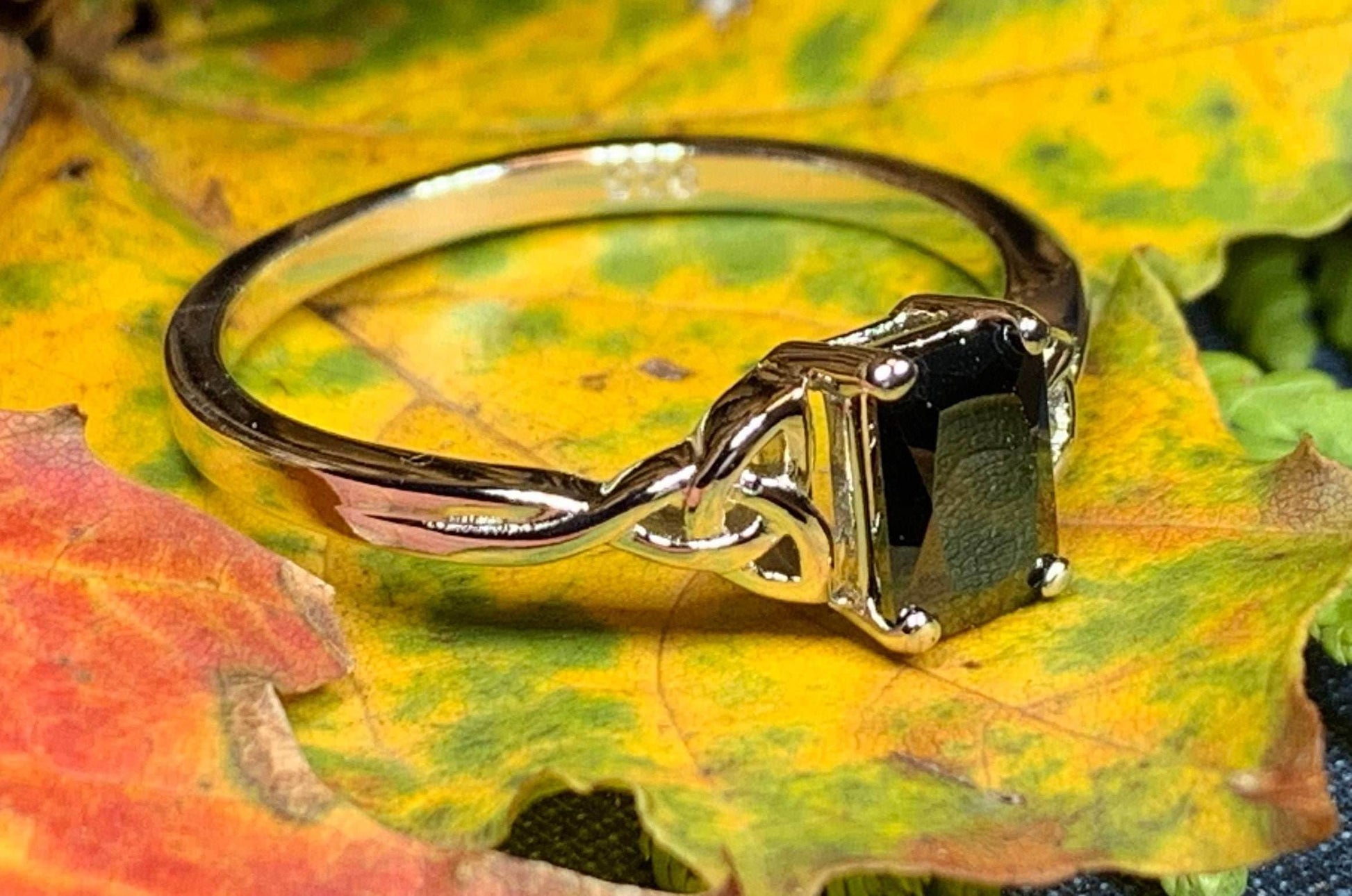 Solitaire Celtic Knot Ring - 4 / Onyx