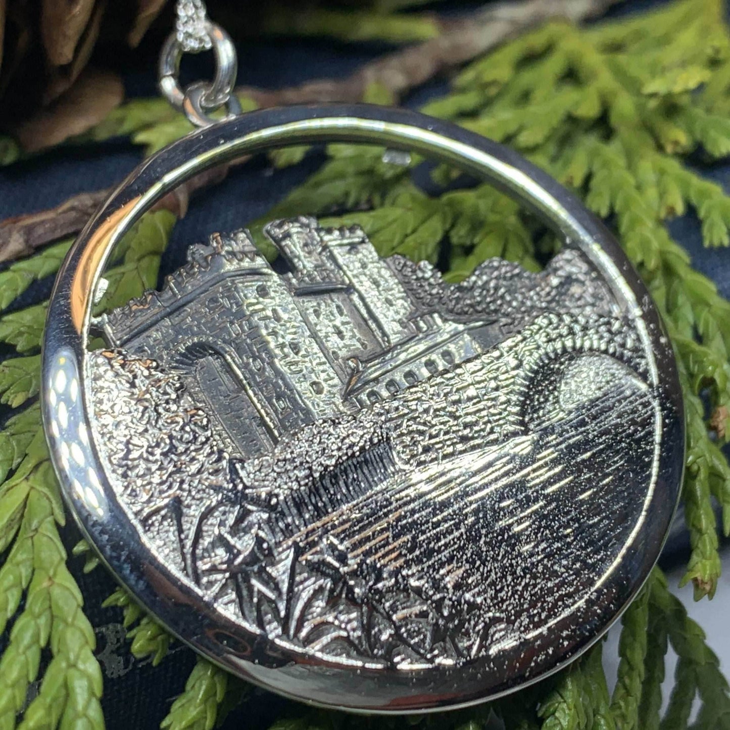 Celtic Bunratty Castle Necklace - 18