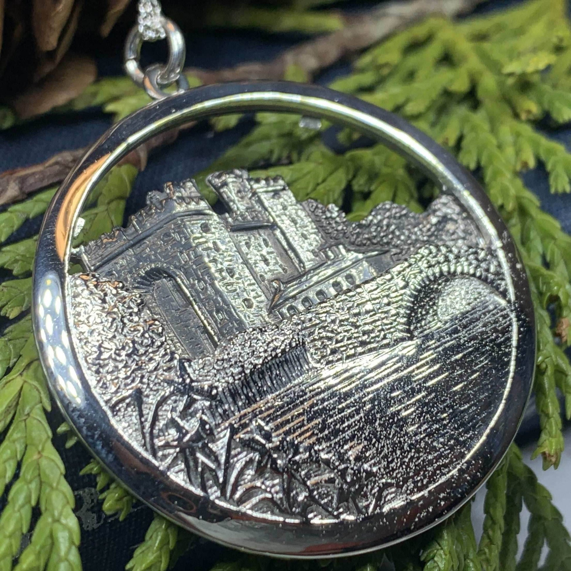 Celtic Bunratty Castle Necklace - 18