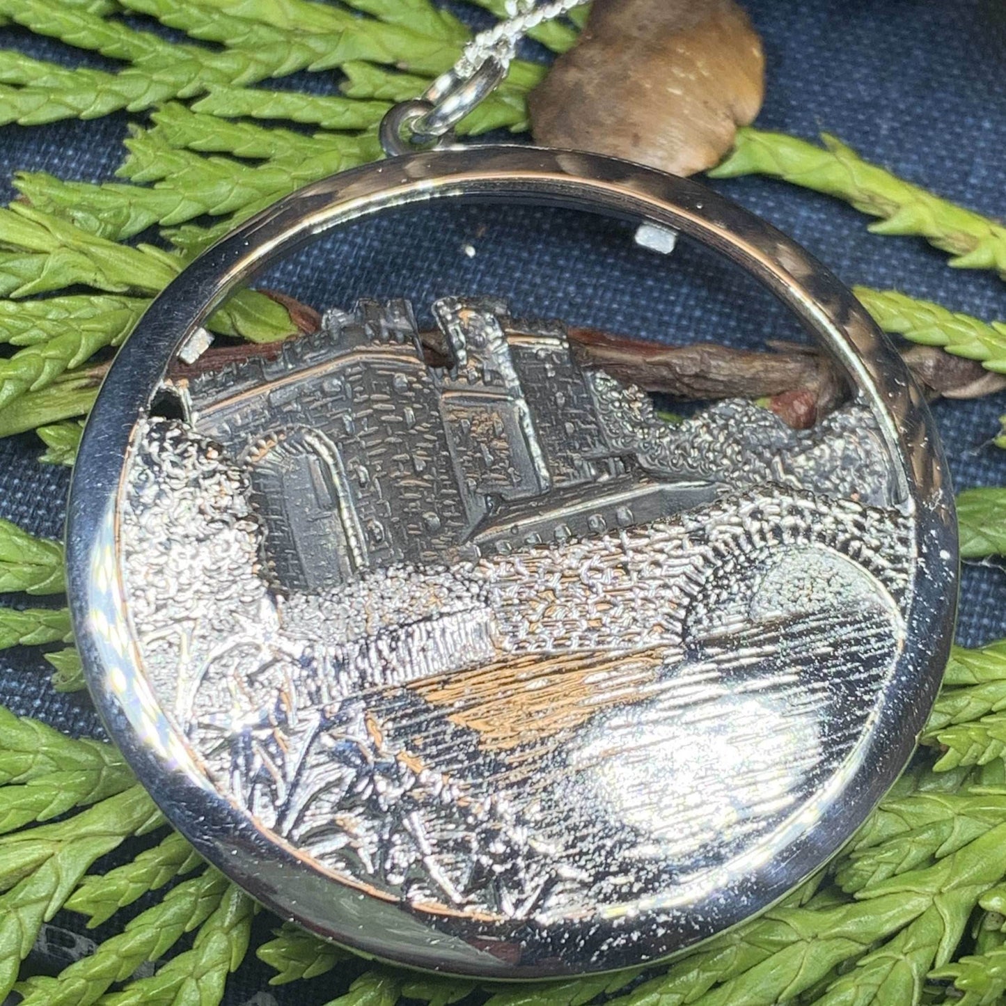 Celtic Bunratty Castle Necklace - 18