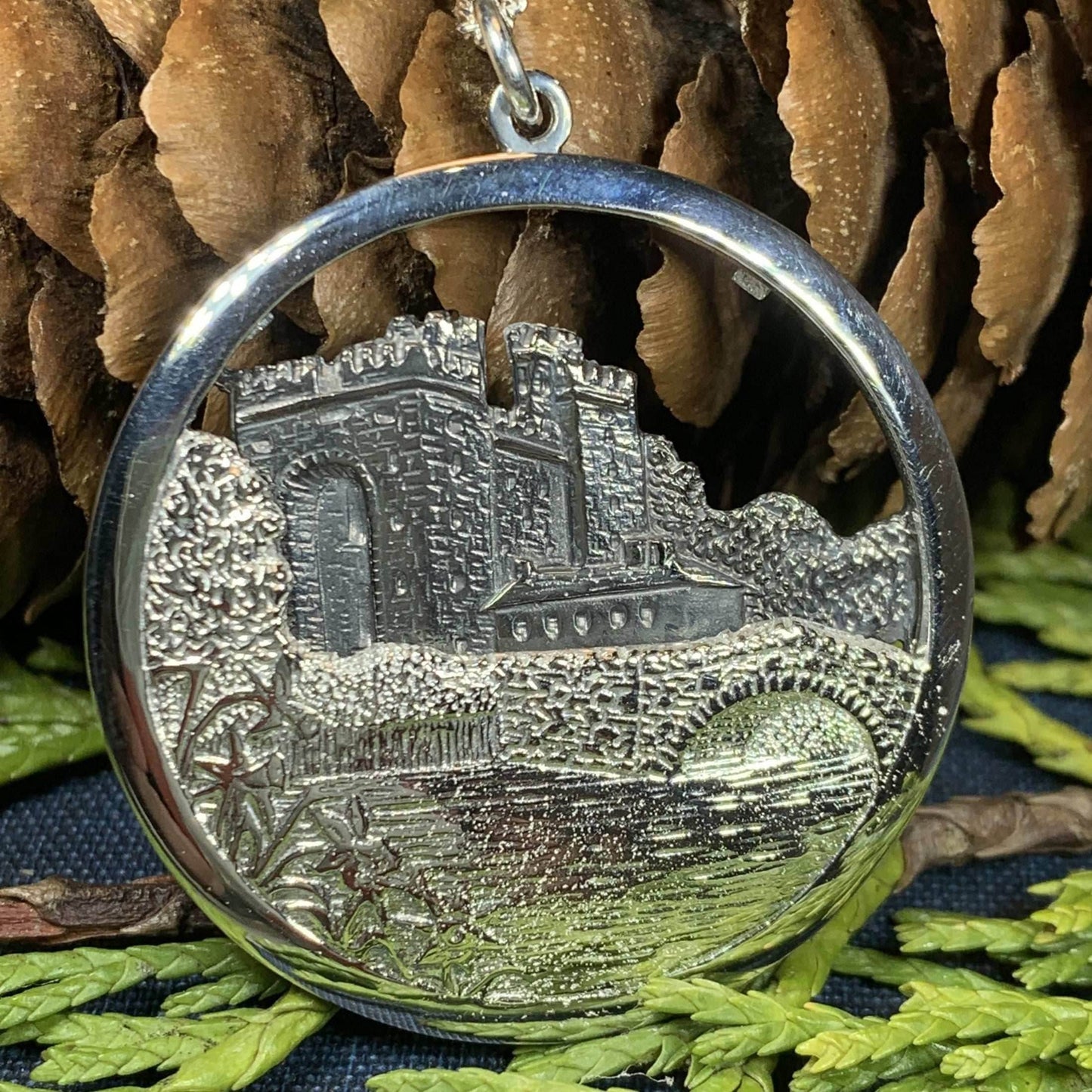Celtic Bunratty Castle Necklace - 18