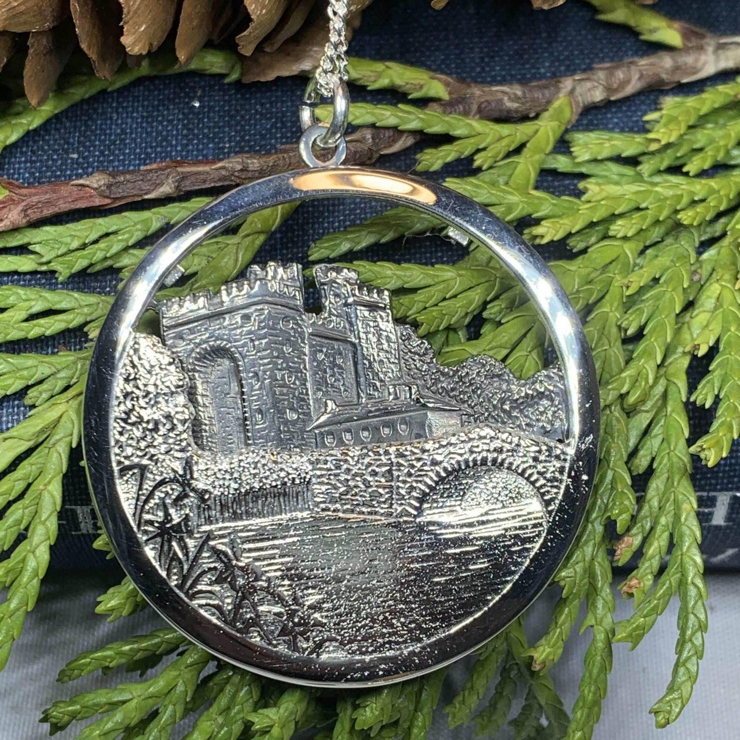 Celtic Bunratty Castle Necklace - 18